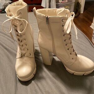 Nine West Ivory Vegan Leather Lace Up Platform Heel Combat Boots size 9.5